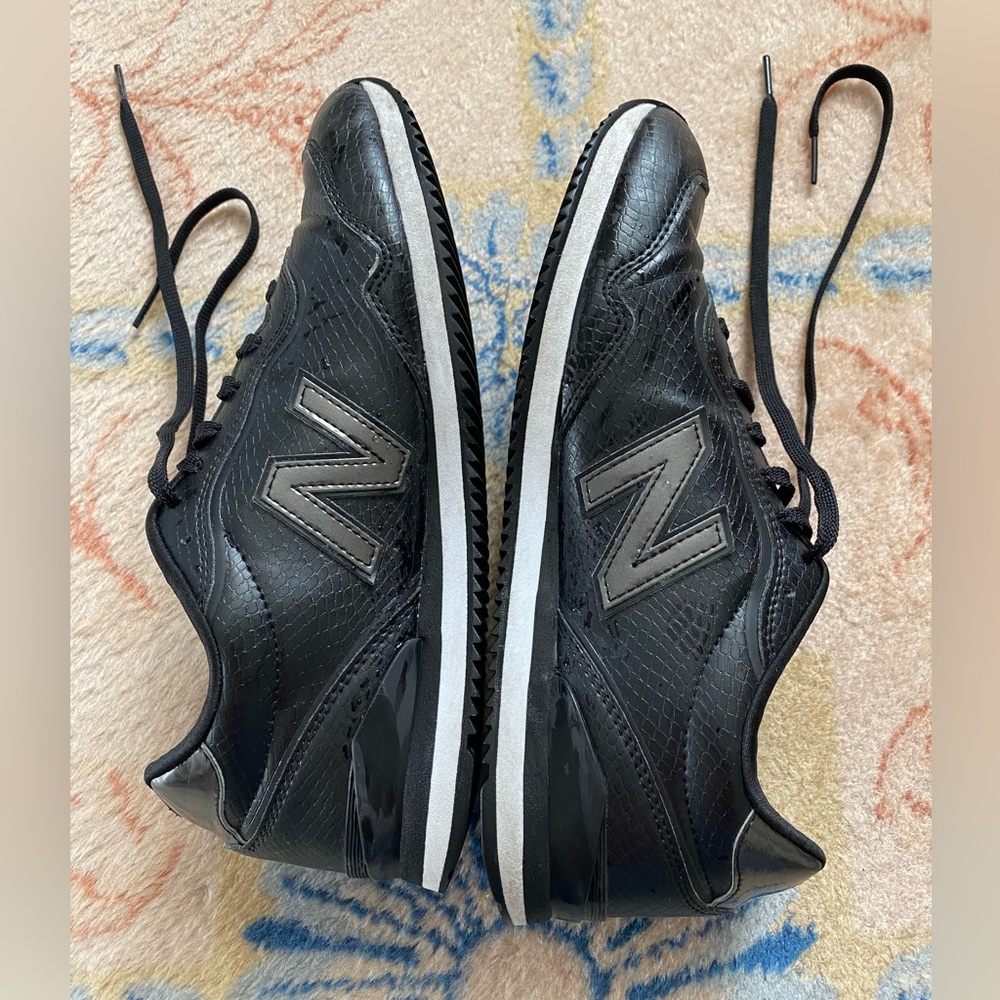 NB Women’s Size 9